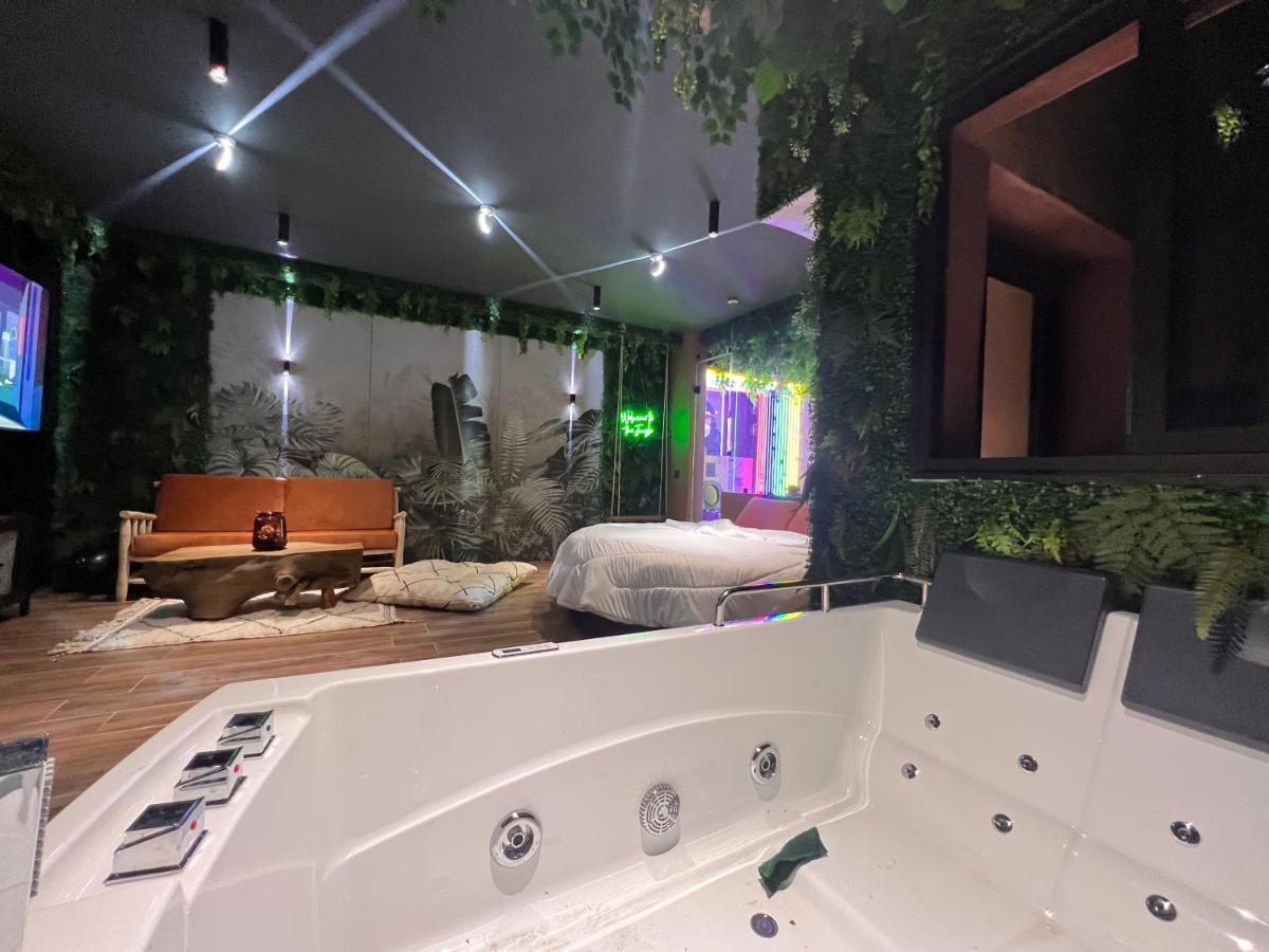 マラケシュ Jungle Au Centre De Marrakech Avec Jacuzzi ! Bed & Breakfast エクステリア 写真